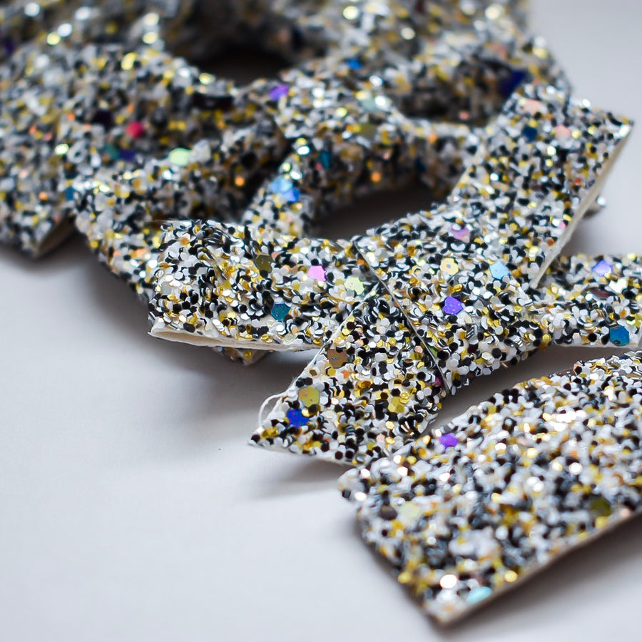 Midnight Kiss Glitter Bow